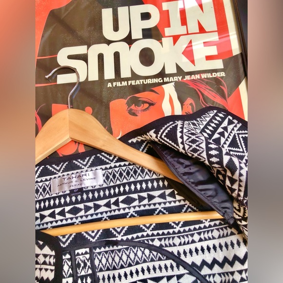 Arthur S. Levine Tahari Black & White Graphic Blazer - Picture 4 of 10